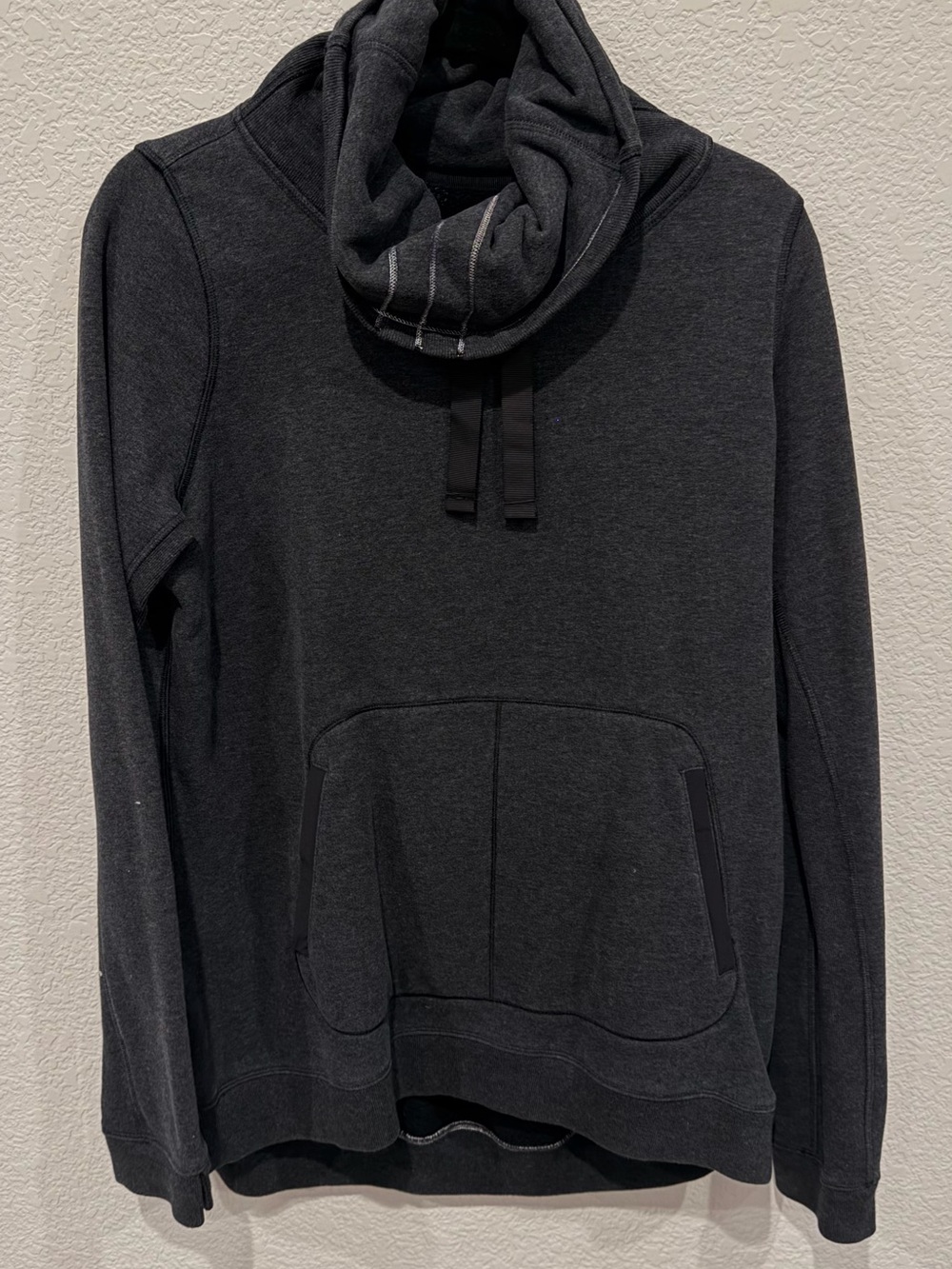 Lululemon Women's Black Funnel Neck Pullover Sweatshirt